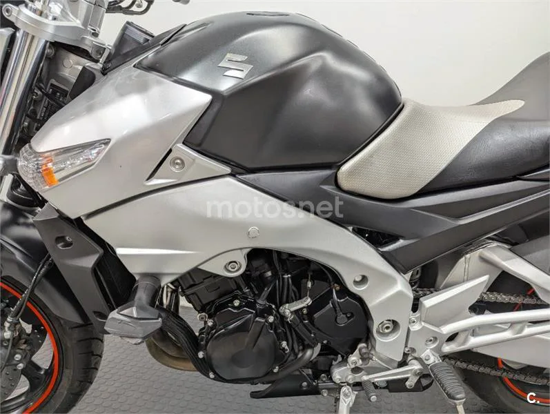 Suzuki GSR 600 – Vista 3