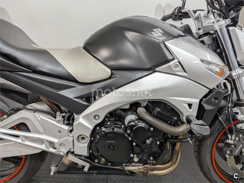 Suzuki GSR 600 – Vista 7