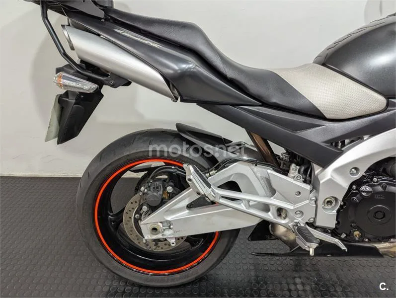 Suzuki GSR 600 – Vista 8