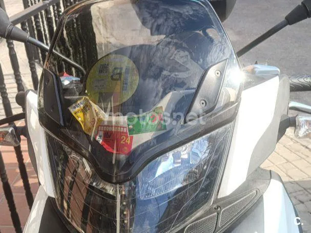 Piaggio MP3 Yourban 300 LT Sport – Vista 9
