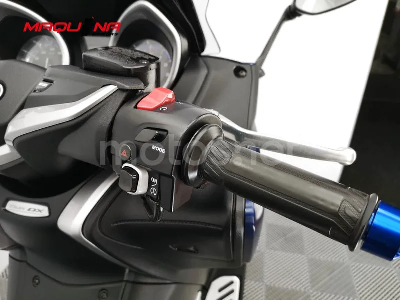 Yamaha TMAX – Vista 11