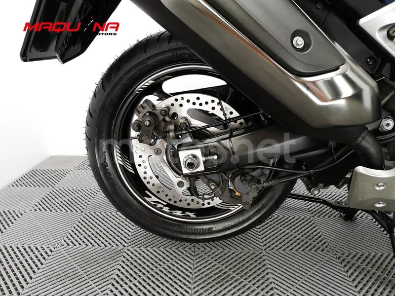 Yamaha TMAX – Vista 13