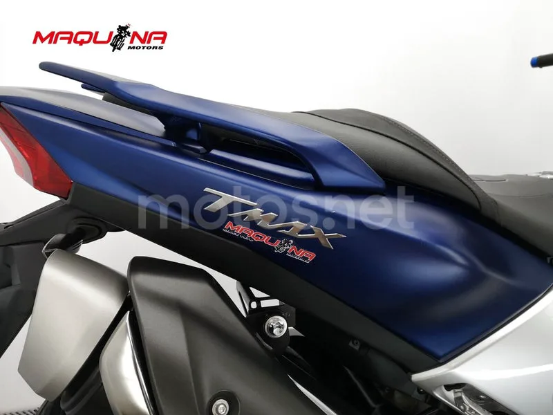 Yamaha TMAX – Vista 14