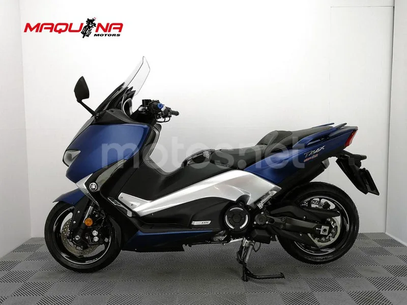 Yamaha TMAX – Vista 15
