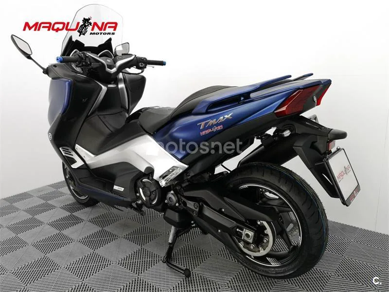 Yamaha TMAX – Vista 16