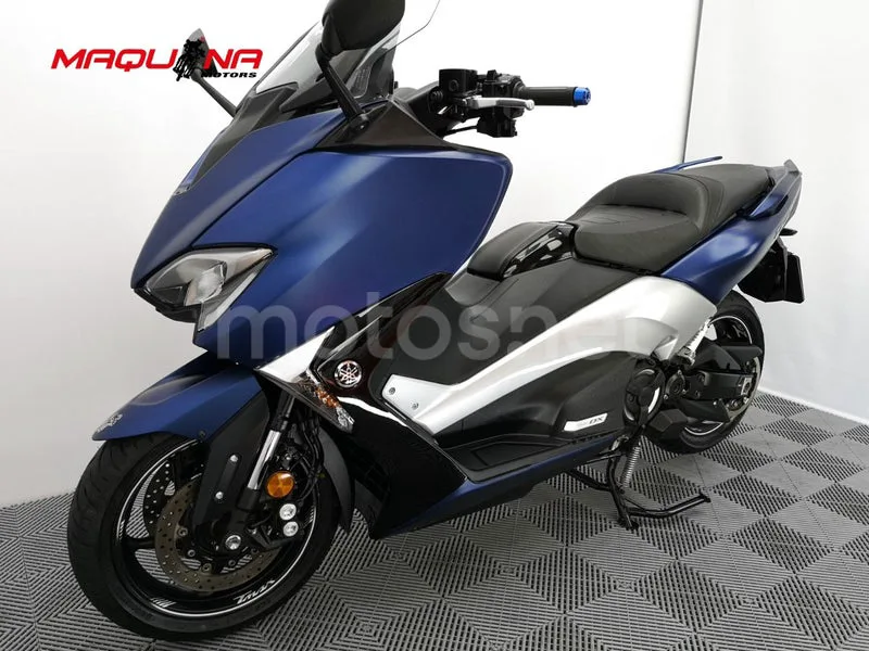 Yamaha TMAX – Vista 17