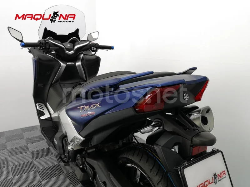 Yamaha TMAX – Vista 18