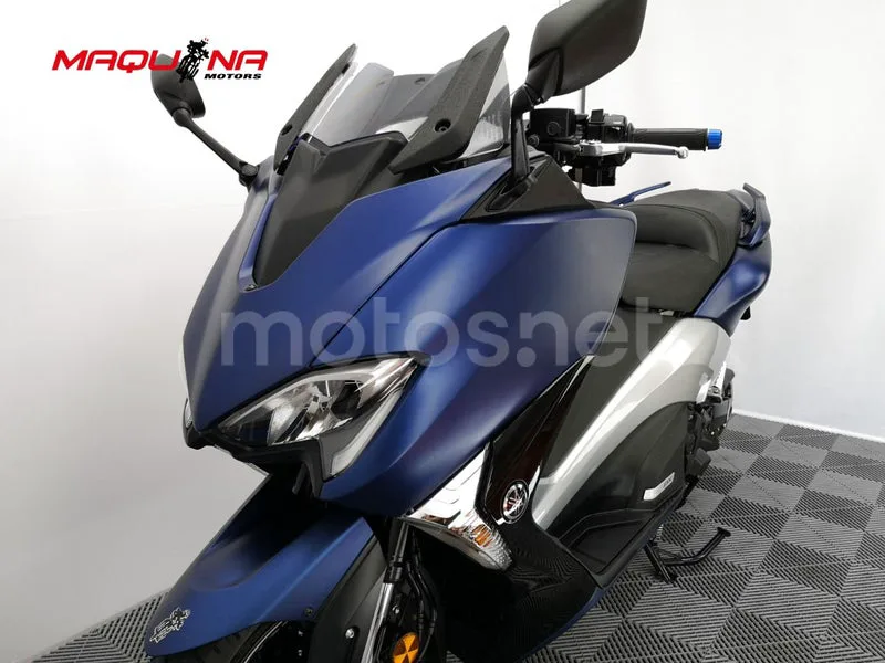 Yamaha TMAX – Vista 19