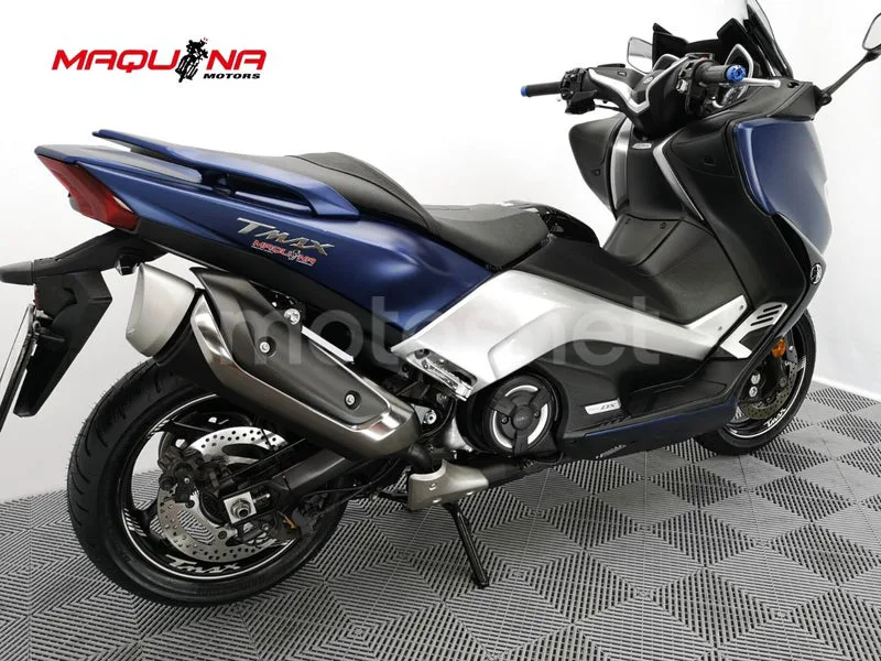 Yamaha TMAX – Vista 4