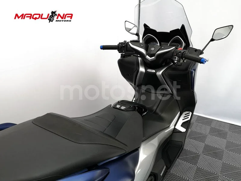 Yamaha TMAX – Vista 8