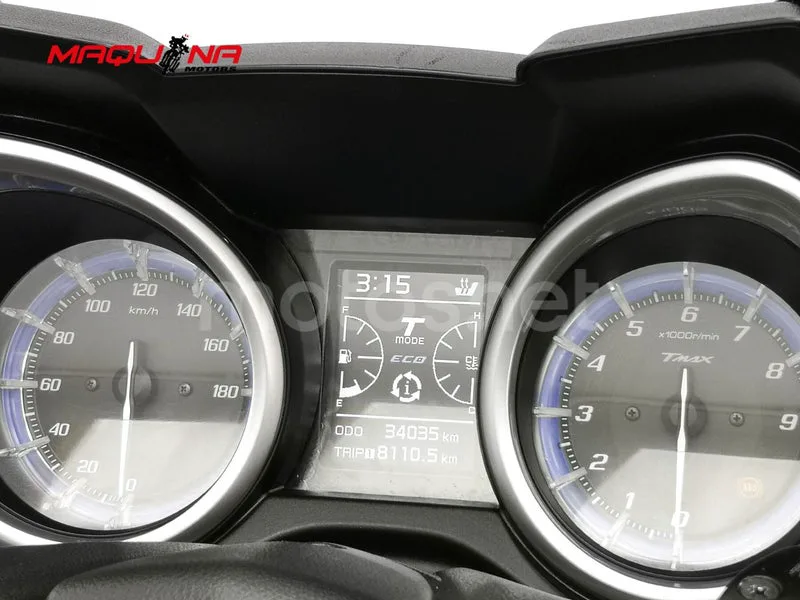 Yamaha TMAX – Vista 9