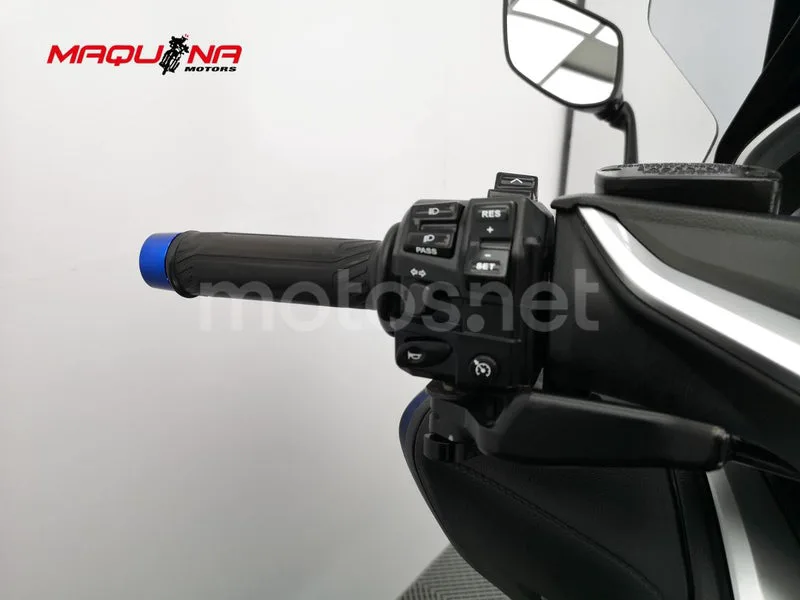 Yamaha TMAX – Vista 10