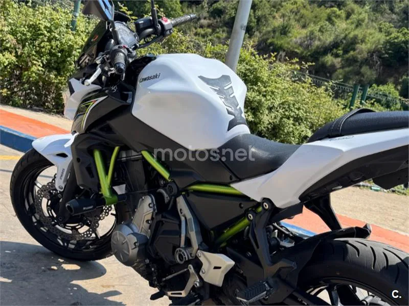 Kawasaki Z650 – Vista 12