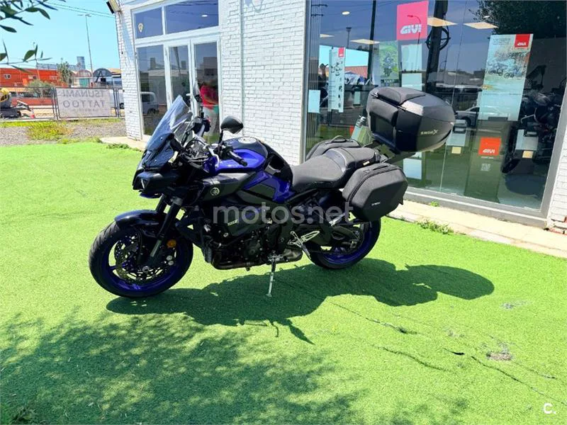 Yamaha MT-10 – Vista 16