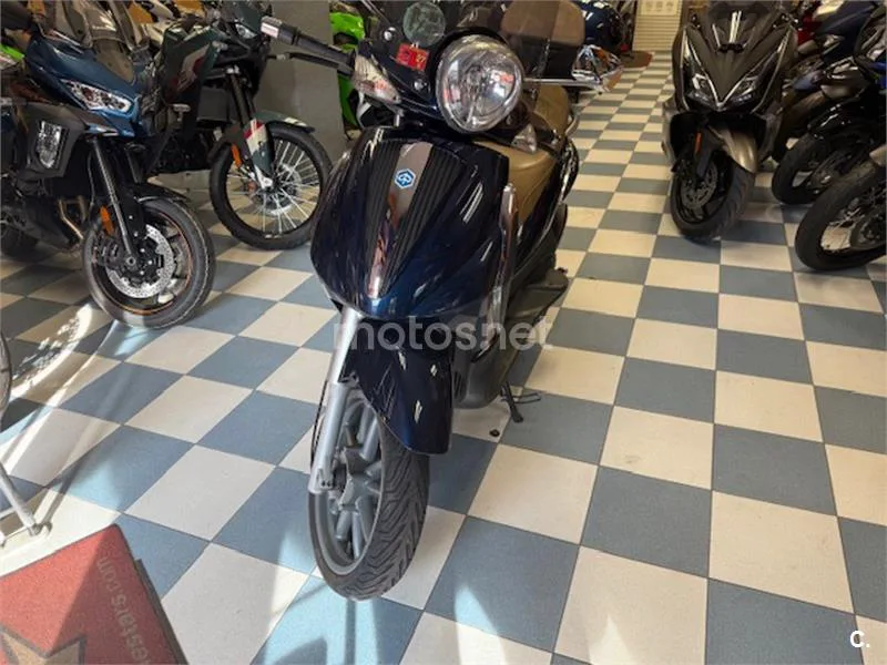 Piaggio Beverly 250 – Vista 3