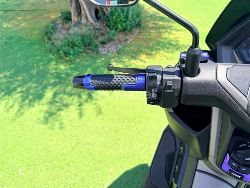 Yamaha NMAX – Vista 11