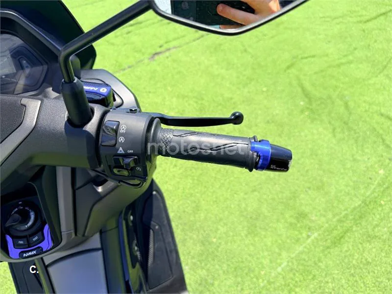 Yamaha NMAX – Vista 12