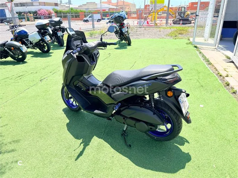 Yamaha NMAX – Vista 16