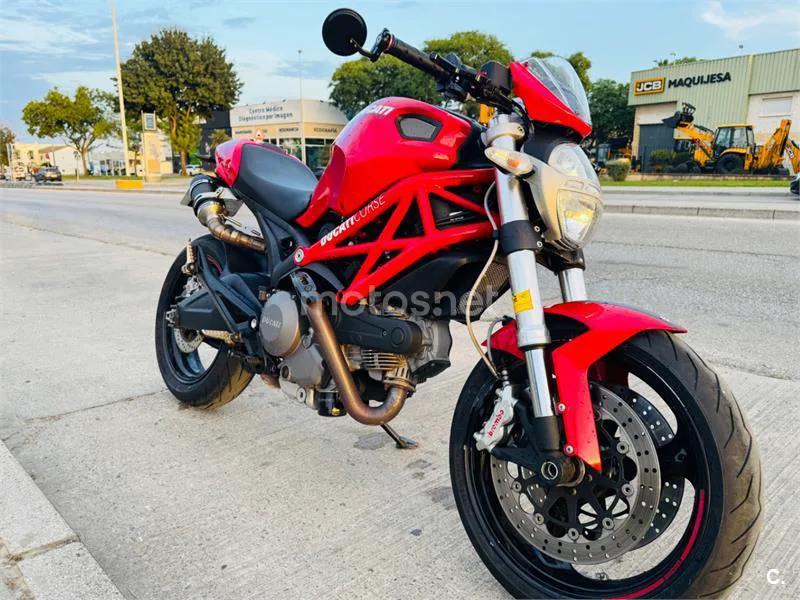 Ducati Monster 696 - Vista 3