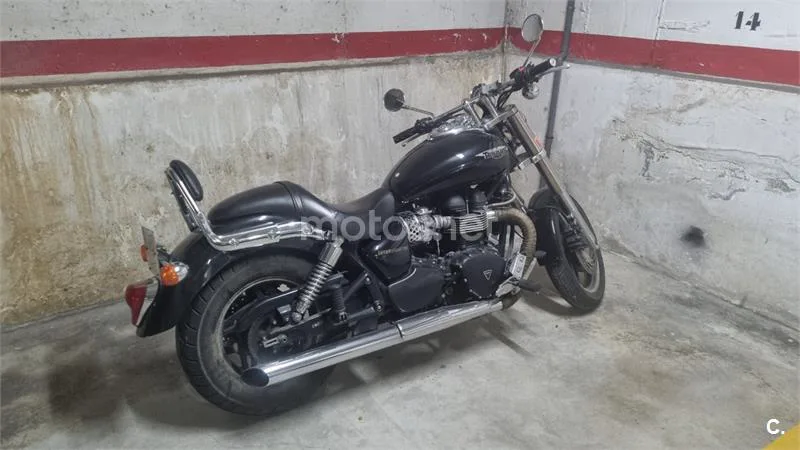 Triumph Speedmaster 900 – Vista 7