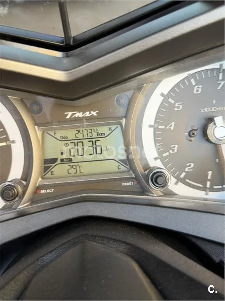 Yamaha TMAX 530 – Vista 8