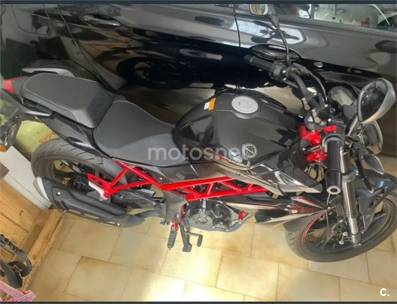 Benelli BN 125 – Vista 3
