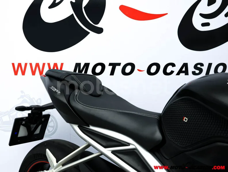 Triumph Street Triple 765 – Vista 20