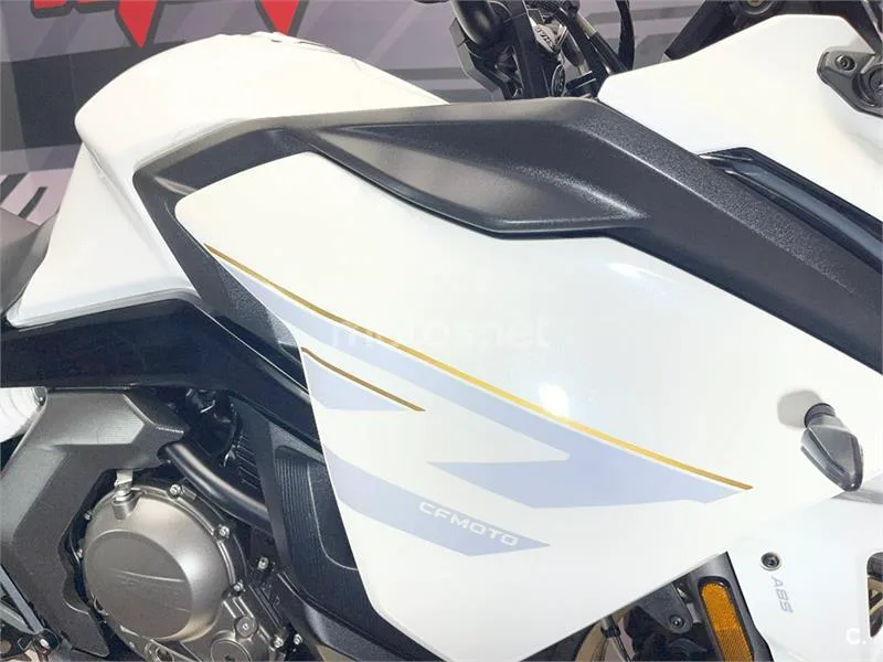 CFMOTO 650MT – Vista 11