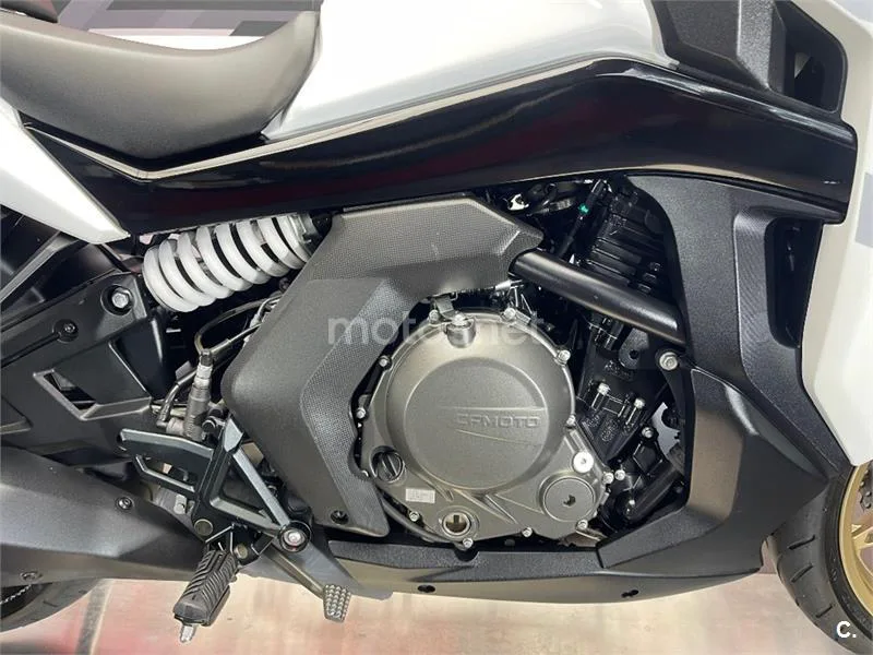 CFMOTO 650MT – Vista 12