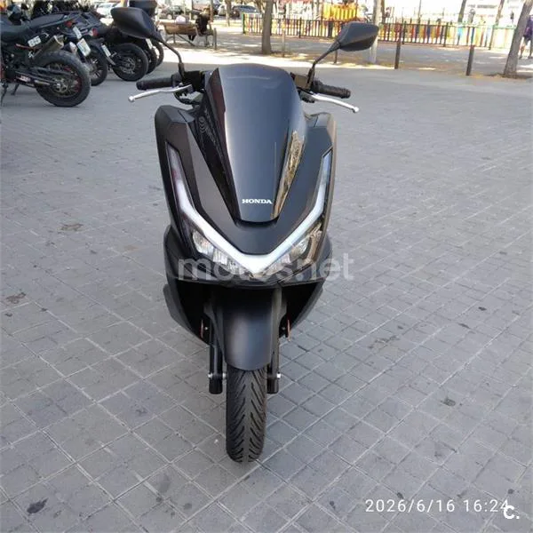 Honda PCX 125 – Vista 4