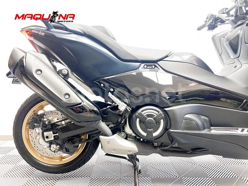 Yamaha TMAX – Vista 4
