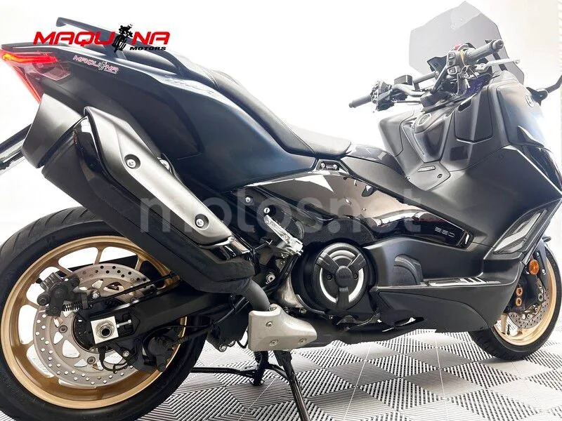 Yamaha TMAX – Vista 5