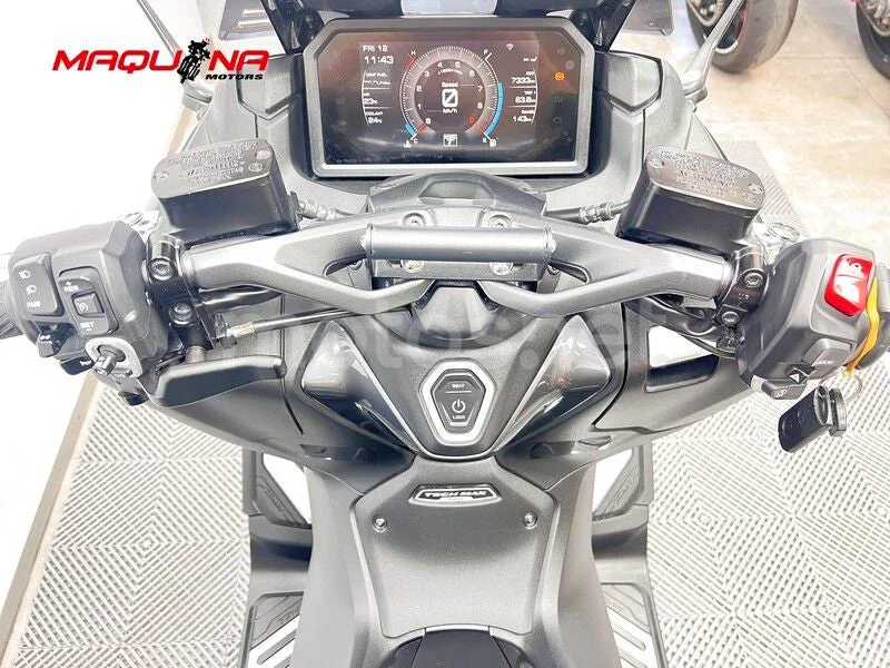 Yamaha TMAX – Vista 7