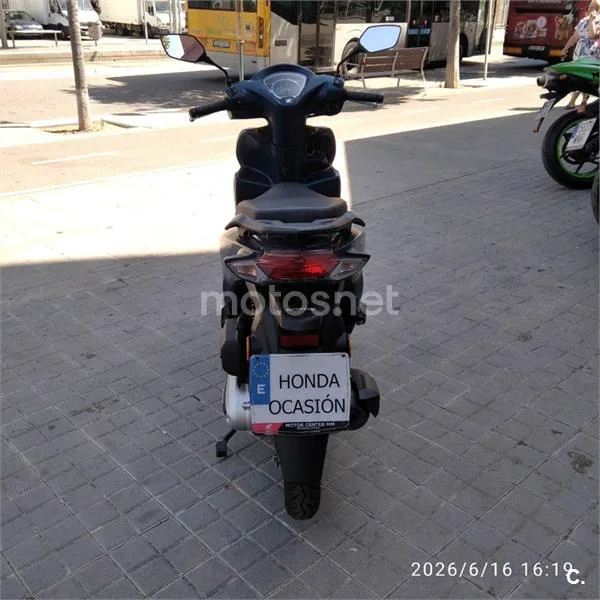 Honda Vision 110 – Vista 5
