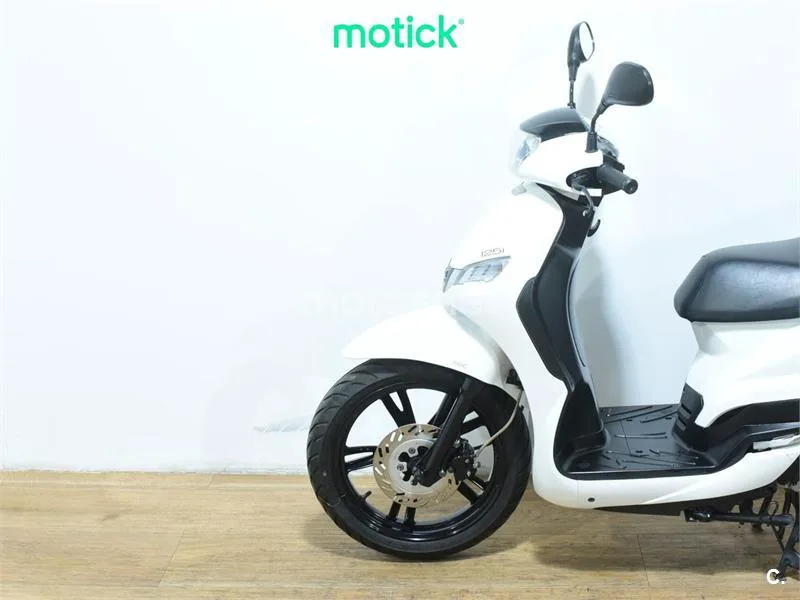 Peugeot Tweet 125 – Vista 8