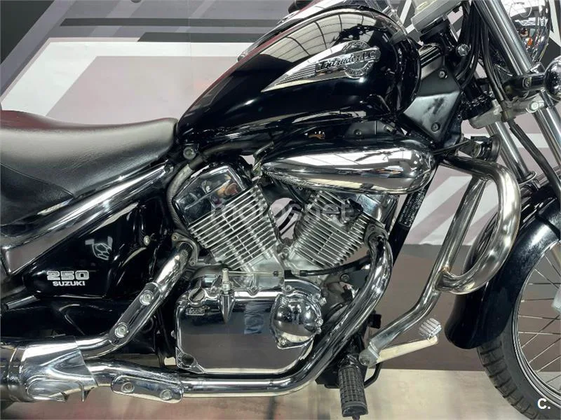Suzuki Intruder 250 – Vista 11