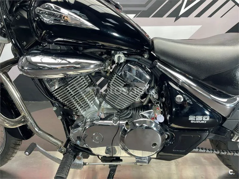 Suzuki Intruder 250 – Vista 18