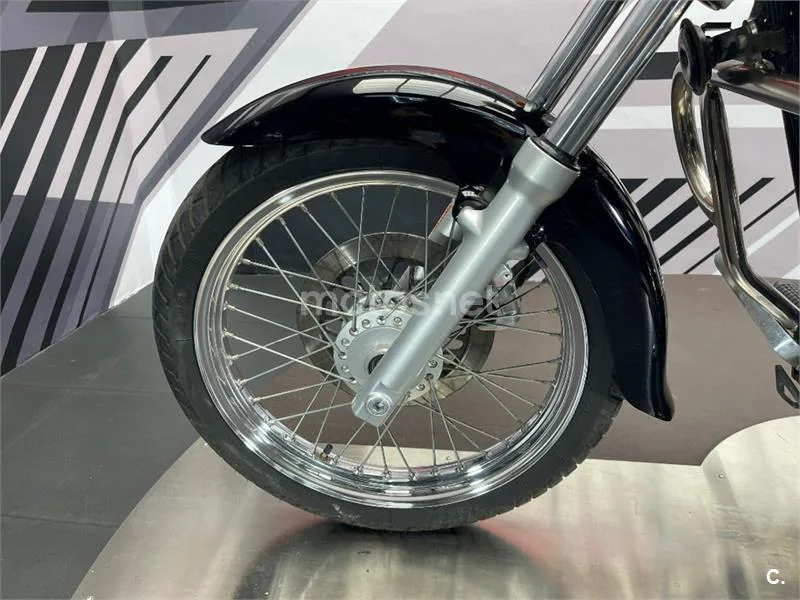 Suzuki Intruder 250 – Vista 19