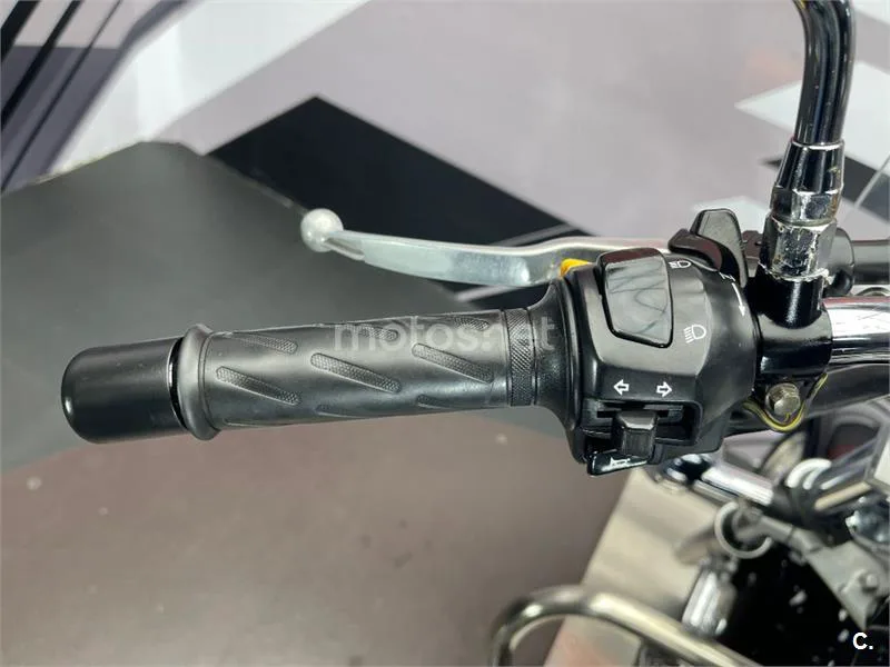 Suzuki Intruder 250 – Vista 8