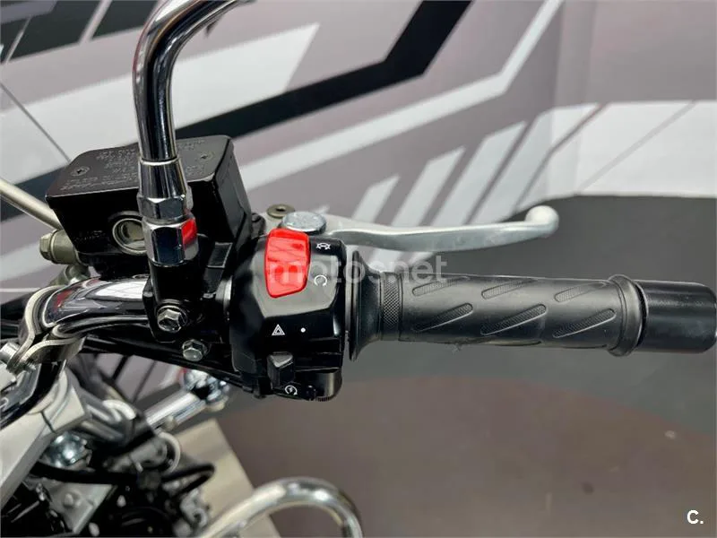 Suzuki Intruder 250 – Vista 9
