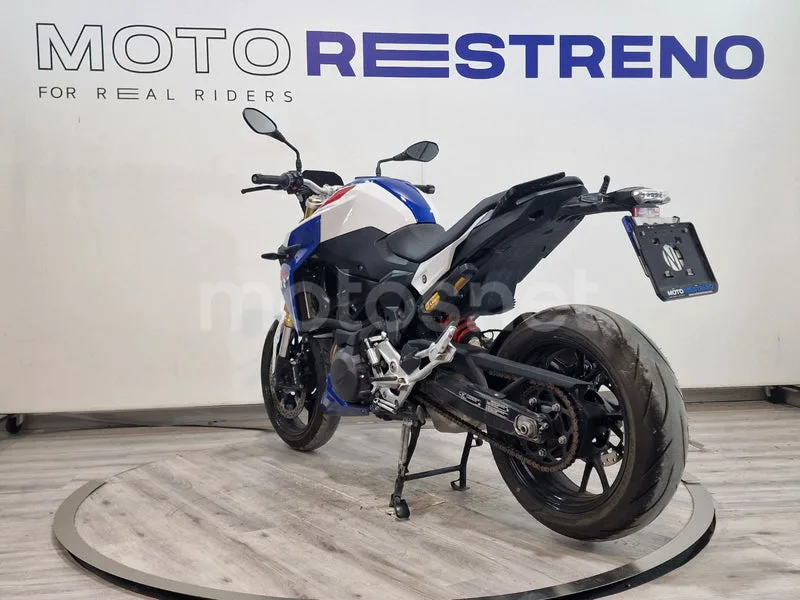 BMW F 900 R – Vista 3