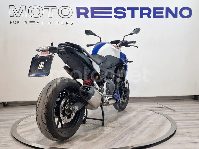 BMW F 900 R – Vista 7