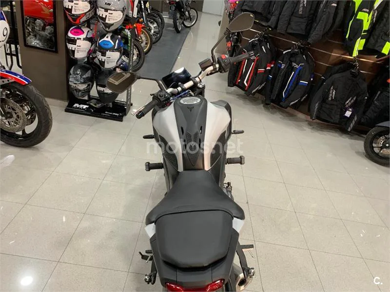 Yamaha MT-07 – Vista 8
