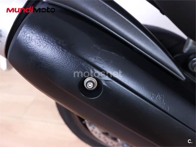 Yamaha TMAX 530 – Vista 16