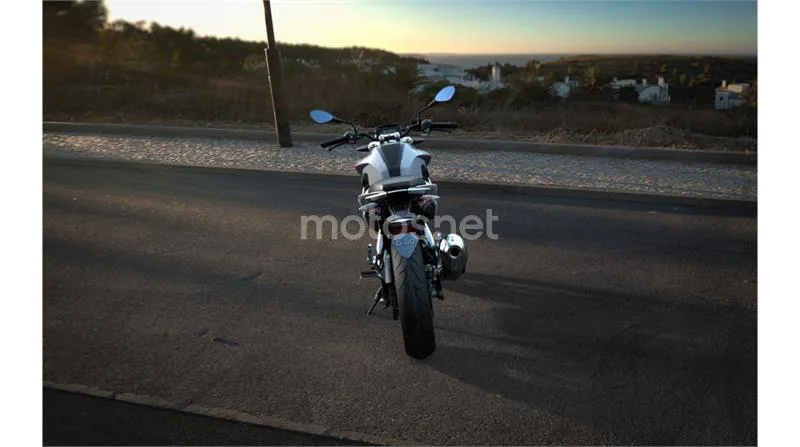 BMW G 310 R – Vista 24