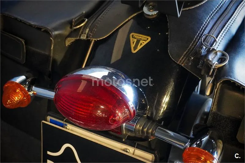 Triumph Speedmaster 900 – Vista 11