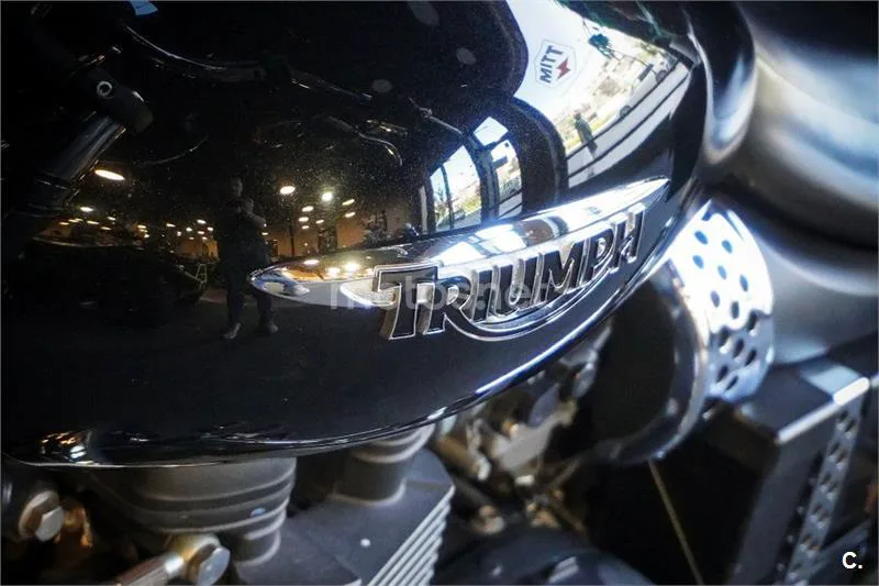 Triumph Speedmaster 900 – Vista 18