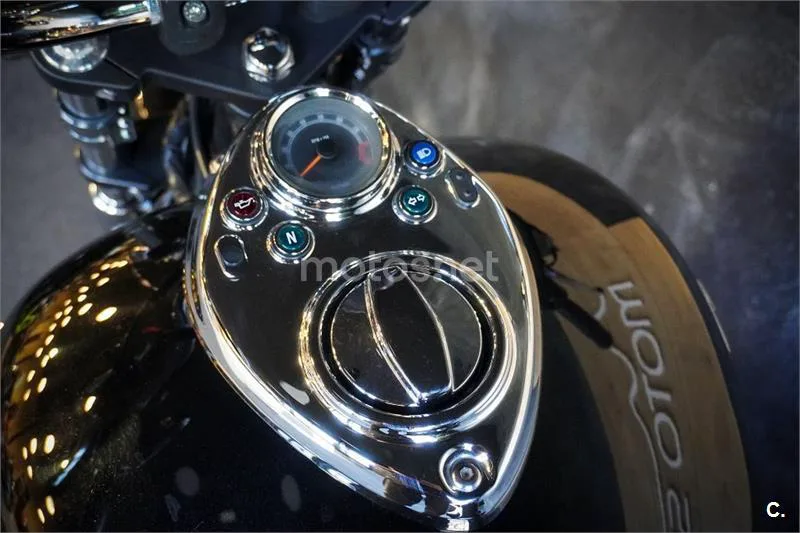 Triumph Speedmaster 900 – Vista 21