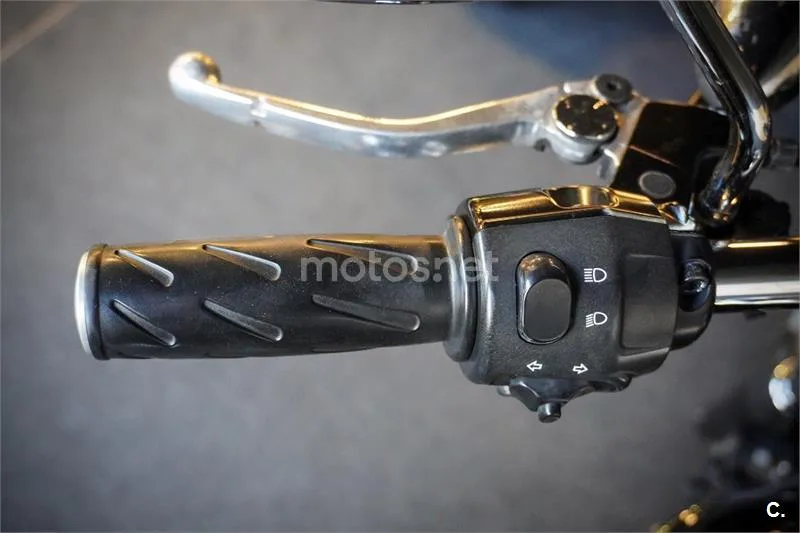 Triumph Speedmaster 900 – Vista 22