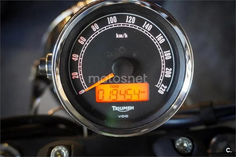 Triumph Speedmaster 900 – Vista 24
